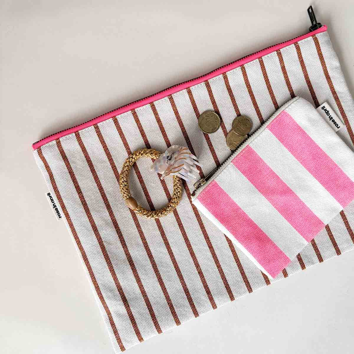 Pouch - Lili Pecan / GreigeTennis Stripes