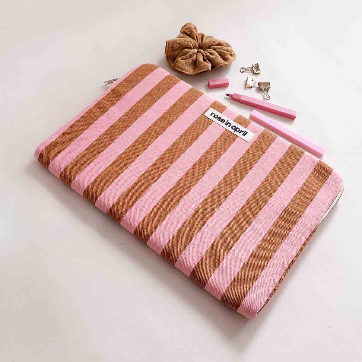 Housse d'ordinateur 15" - Maya Rayures Caramel / Strawberry