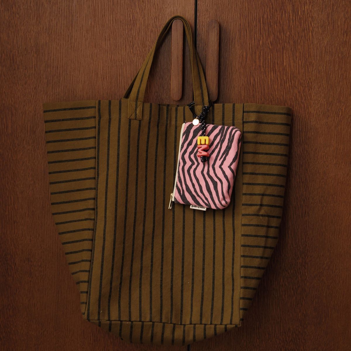 Trousse Zèbre Rose - Marie Starek x Rose in April