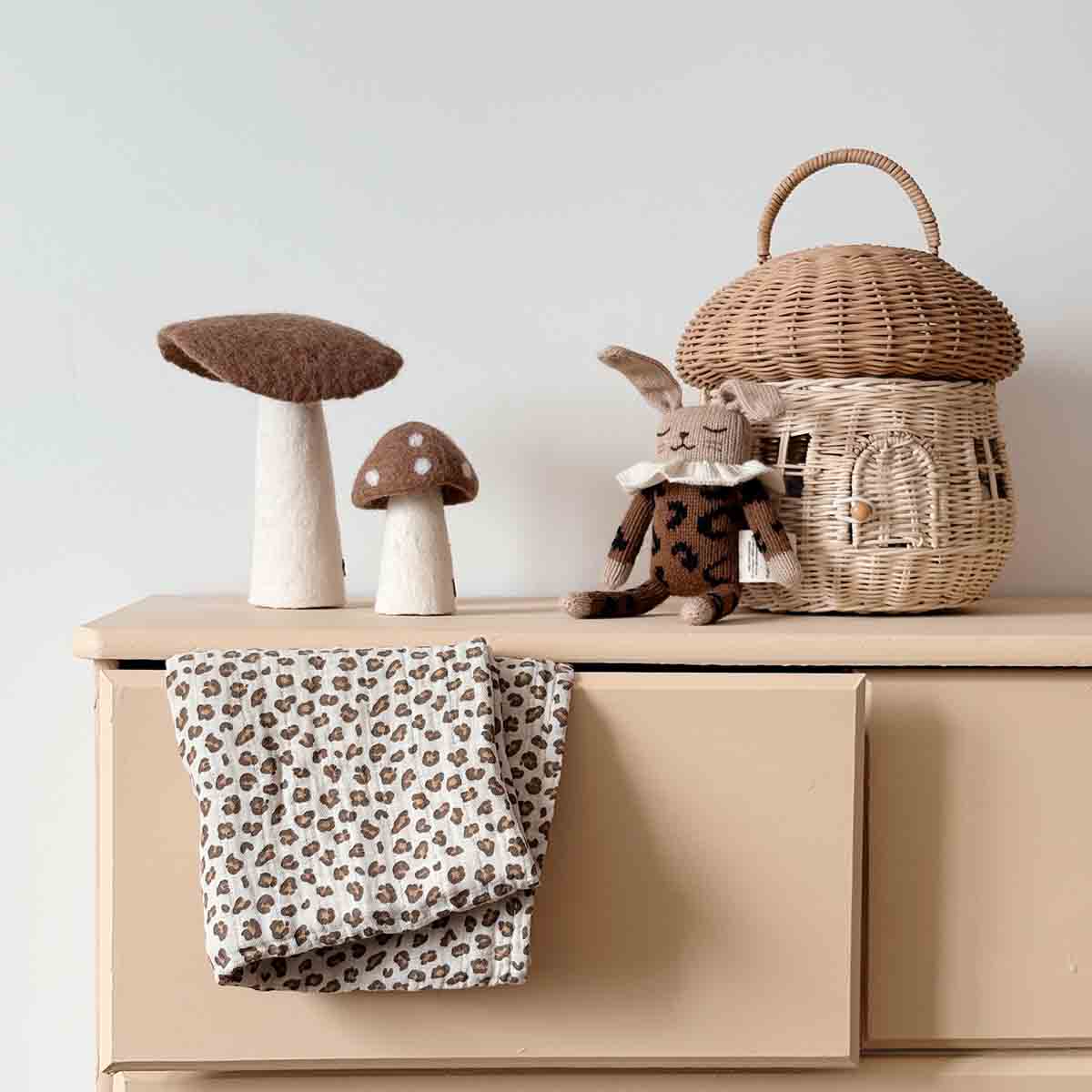 Bunny knit toy leopard nut - Main sauvage x Rose in April 