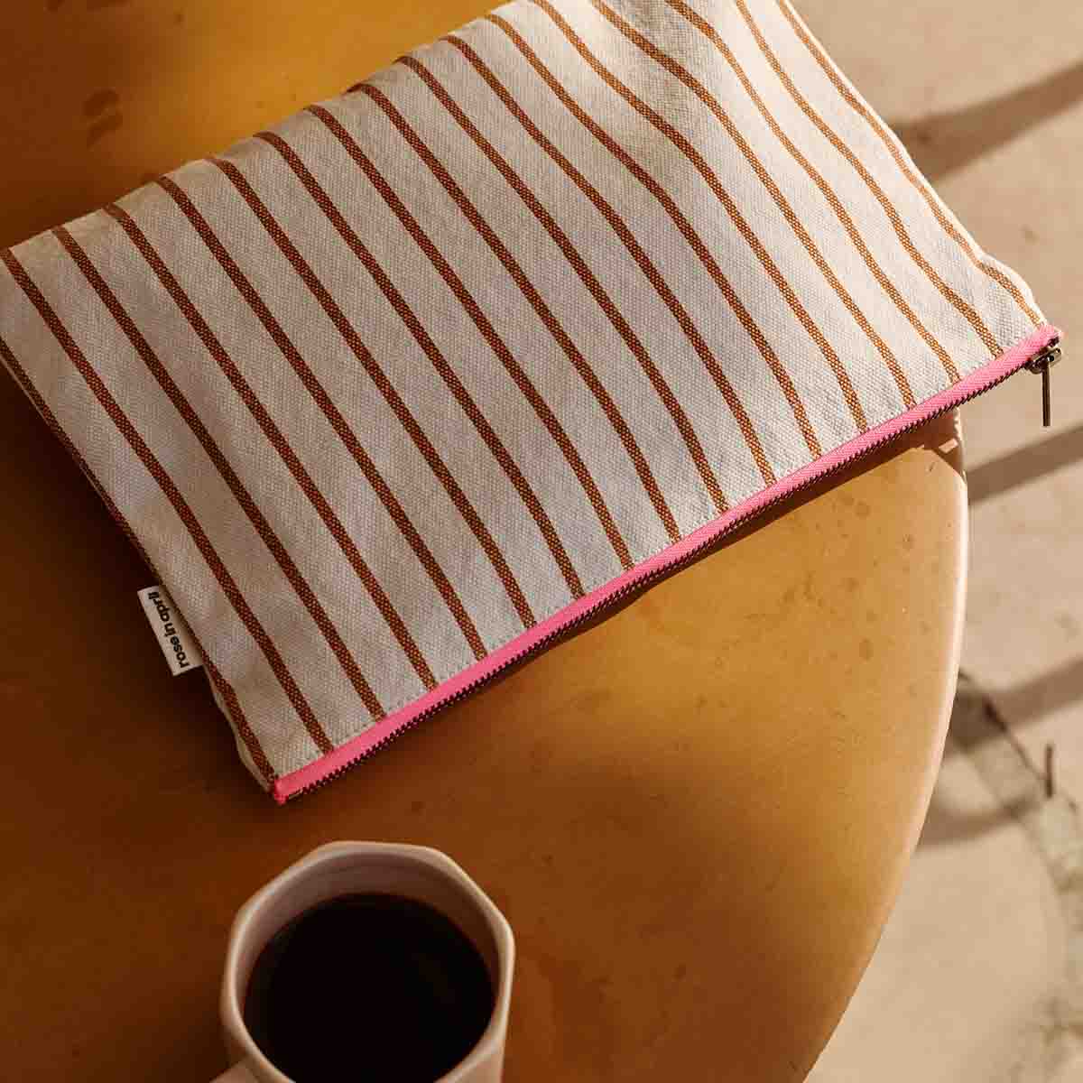 Pouch - Lili Pecan / GreigeTennis Stripes