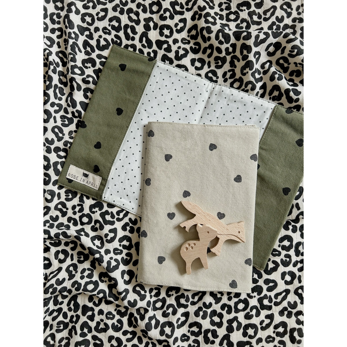 Protège carnet de santé - Chloé Coeur Kaki