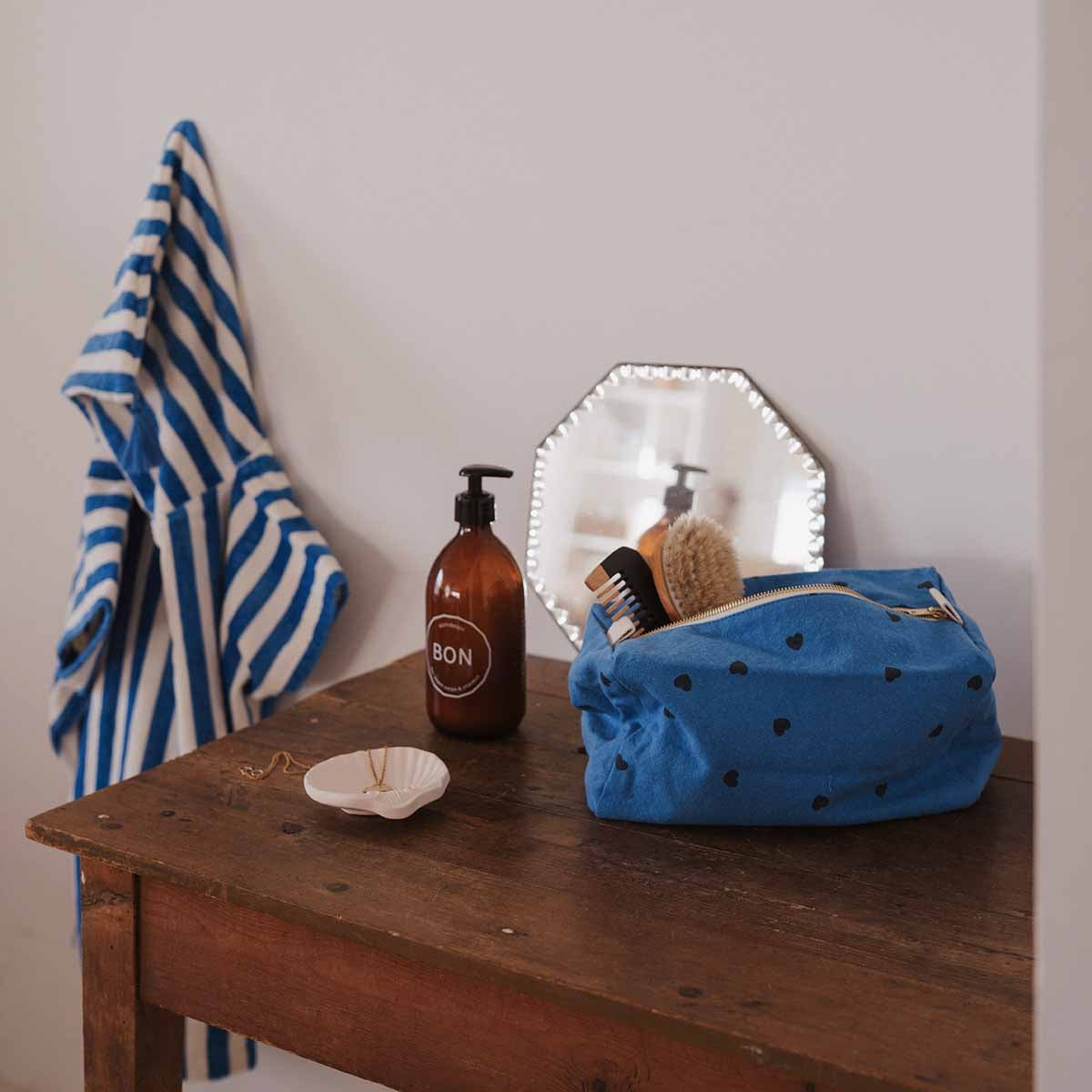 Wash bag - Vic Greek Blue Heart